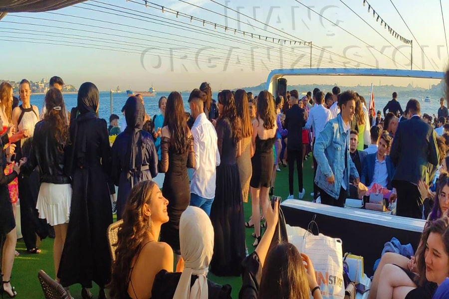 Teknede mezuniyet eğlencesi İstanbul