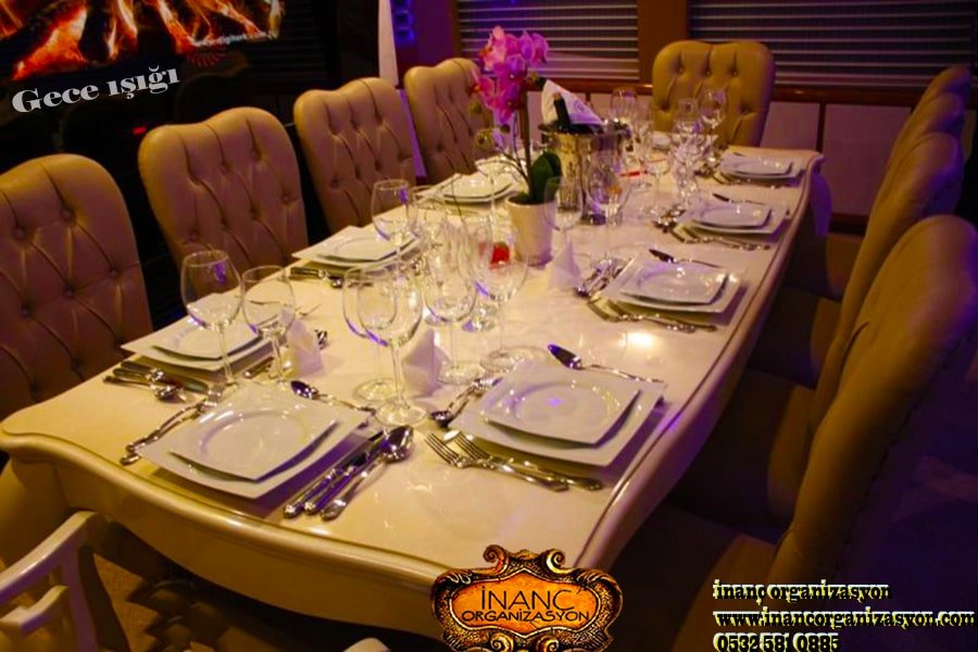 Boğazda yat organizasyonu gece ışığı gezisi