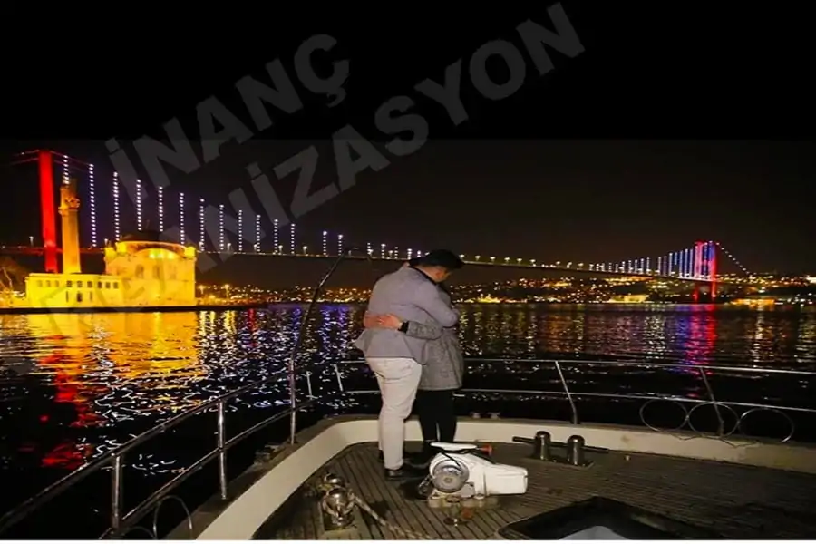 Boğazda evlilik teklifi lazerli