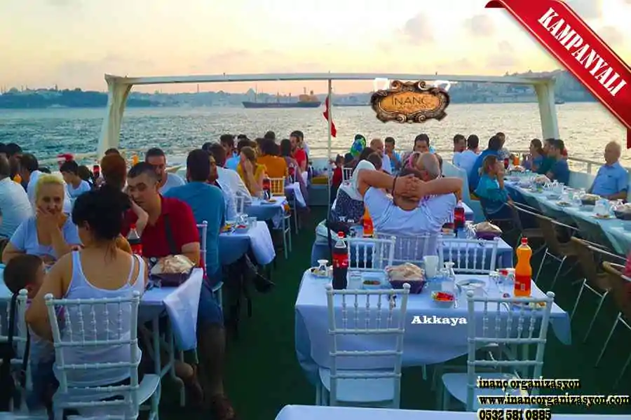Boğazda lüks gemide şirket yemek organizasyonu 1 akkaya