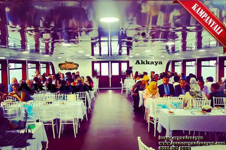 Boğazda lüks teknede toplantı Akkaya