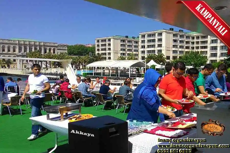 Boğazda lüks teknede kokteyl veya yemek organizasyonu akkaya