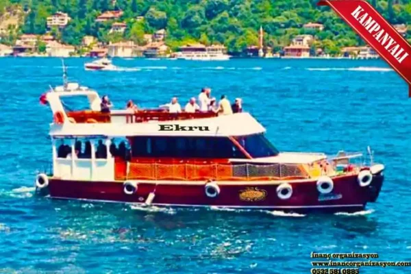 Eminönü kalkışlı özel Boğaz turu teknesi