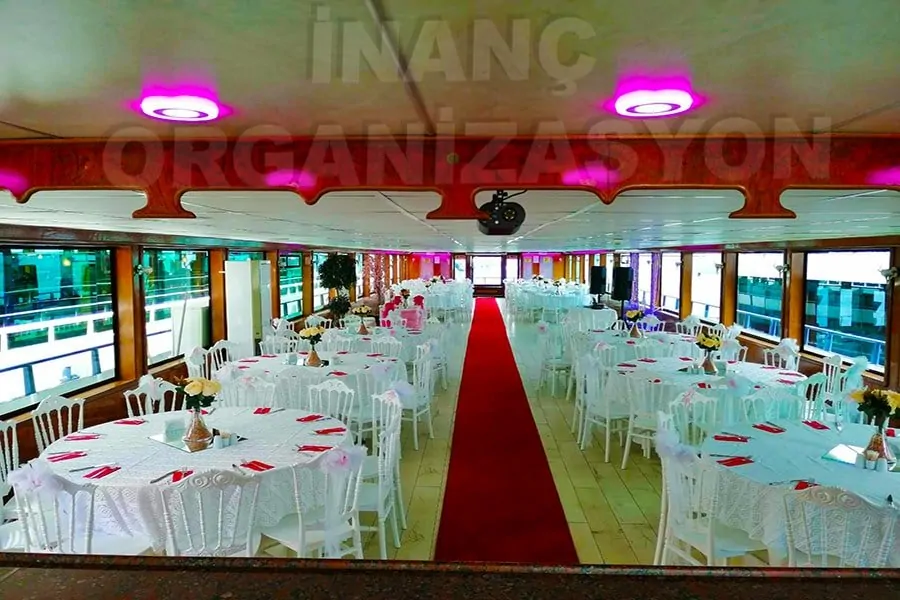 Teknede nişan kutlaması İstanbul